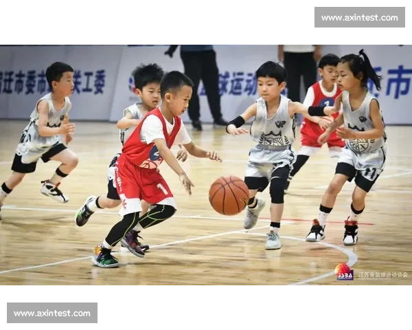 篮球比赛多线路分析与战术策略探讨全面提升团队竞技水平与观众观赛体验 篮球比赛多线路分析与战术策略探讨全面提升团队竞技水平与观众观赛体验